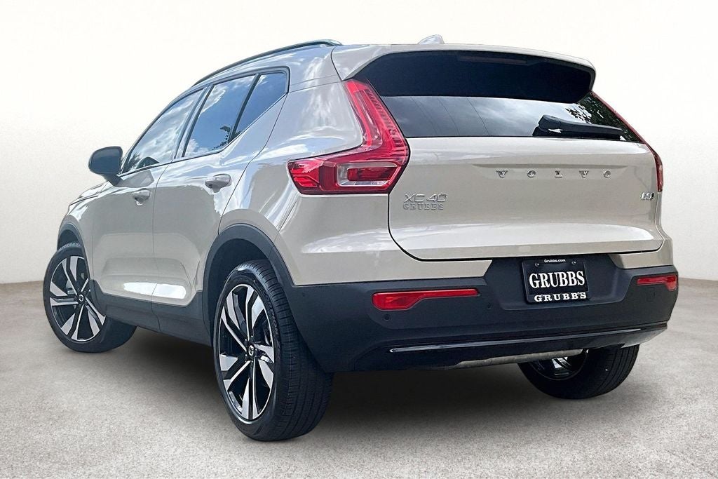 2026 Volvo XC40 B5 Ultra