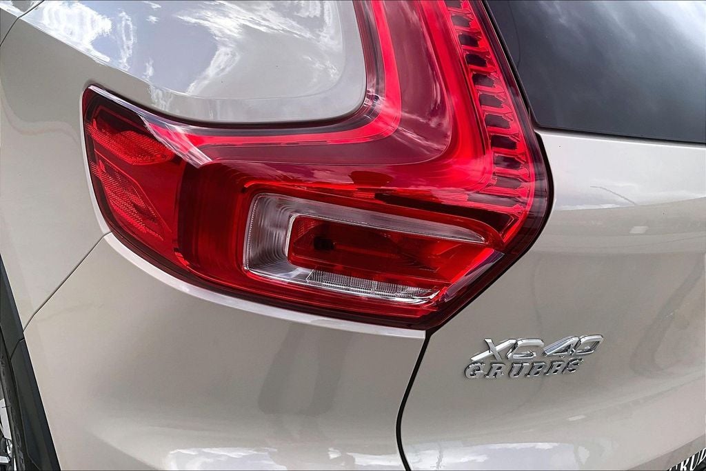 2026 Volvo XC40 B5 Ultra