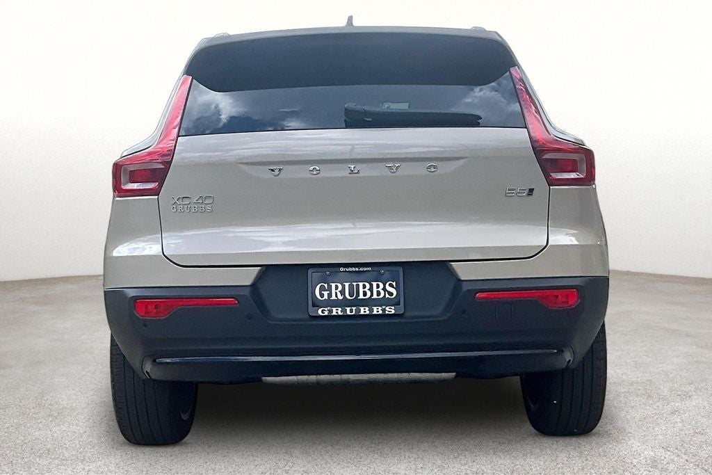 2026 Volvo XC40 B5 Ultra