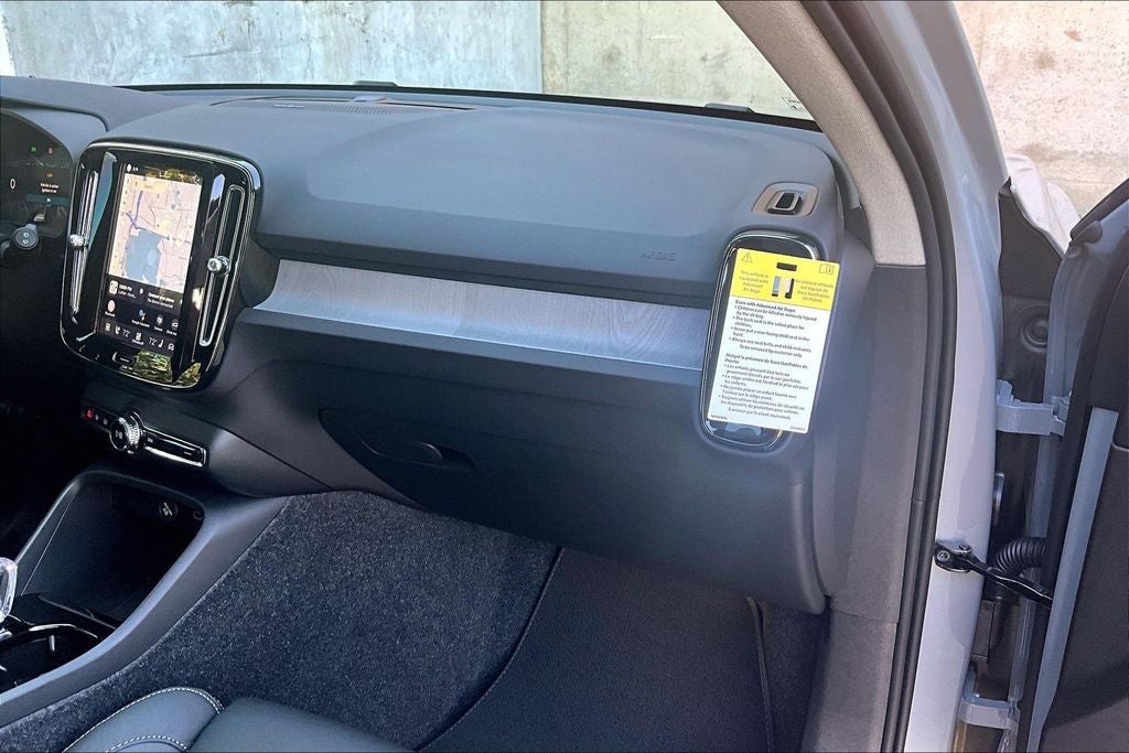 2026 Volvo XC40 B5 Ultra