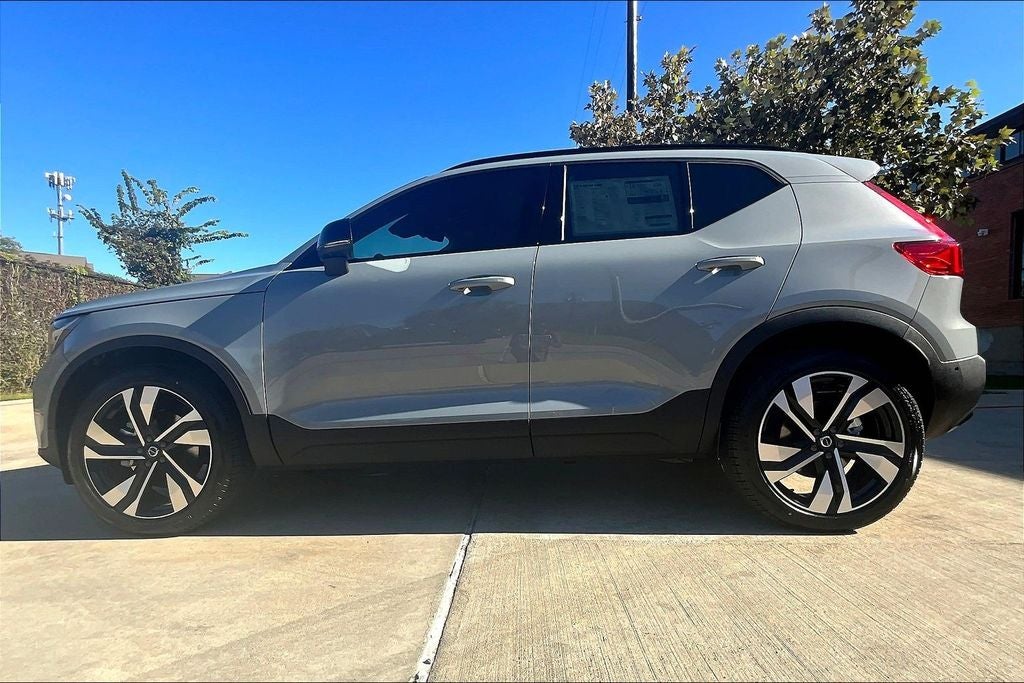 2026 Volvo XC40 B5 Ultra