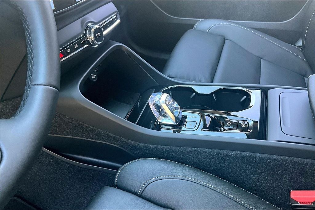 2026 Volvo XC40 B5 Ultra