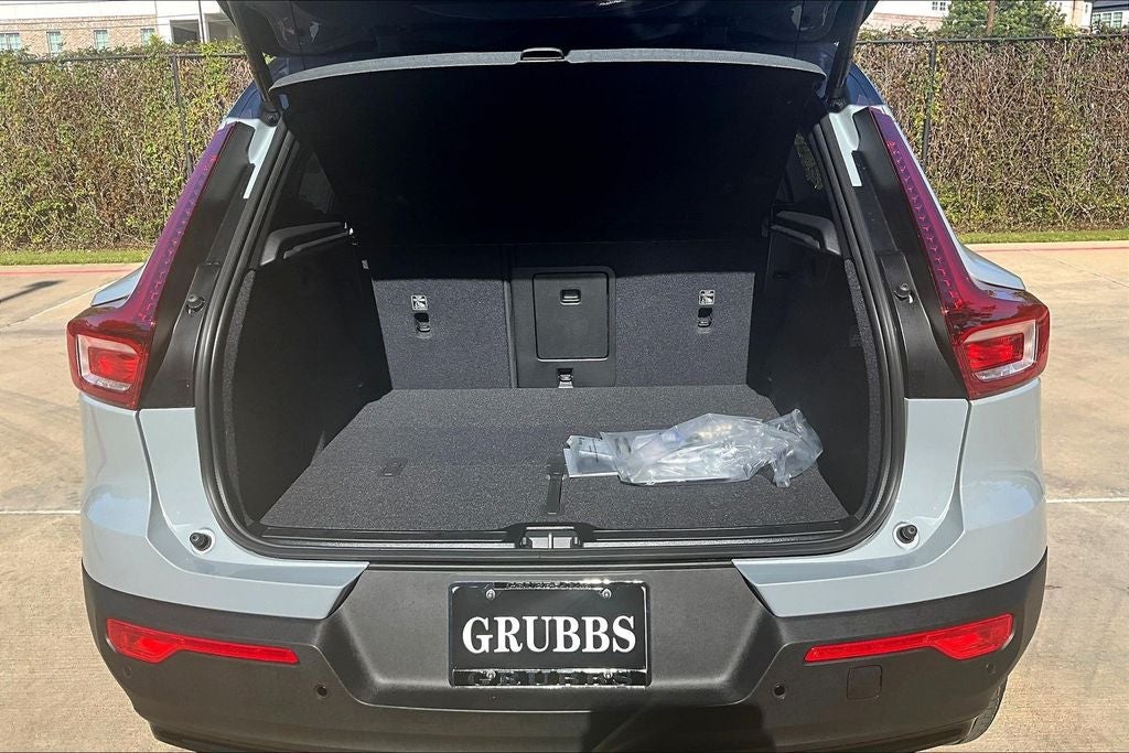 2026 Volvo XC40 B5 Ultra