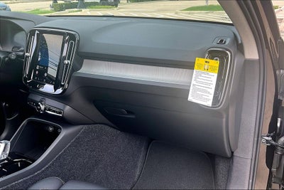 2026 Volvo XC40 B5 Ultra