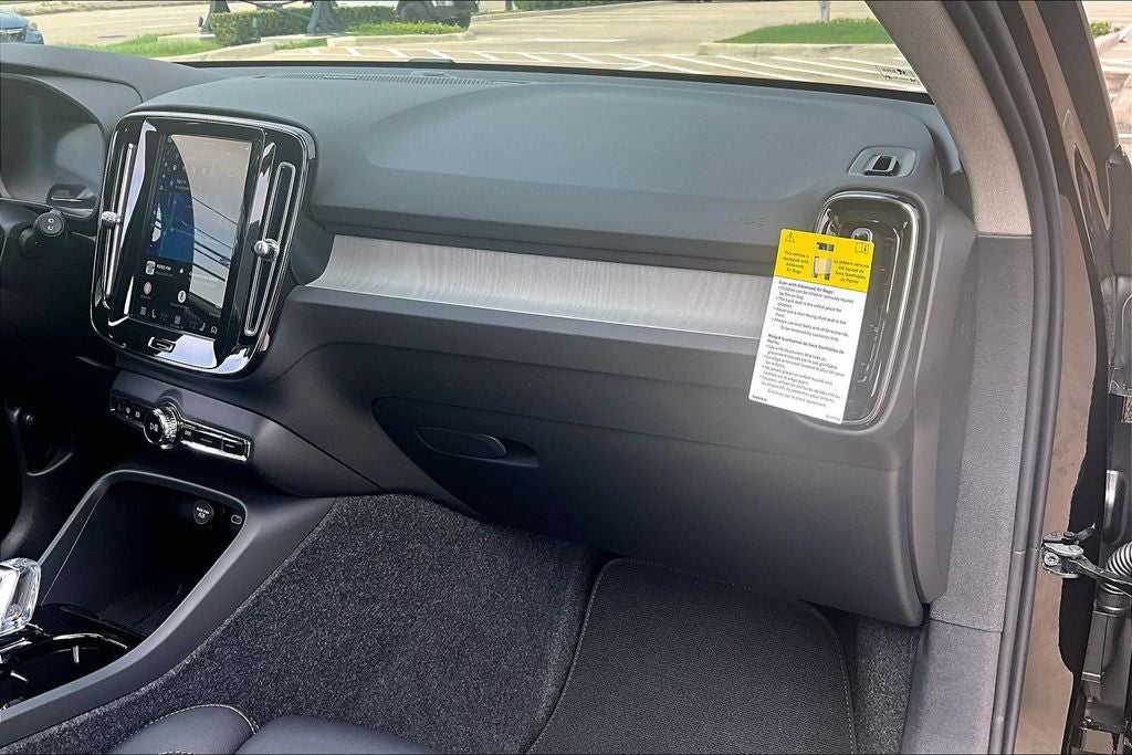 2026 Volvo XC40 B5 Ultra