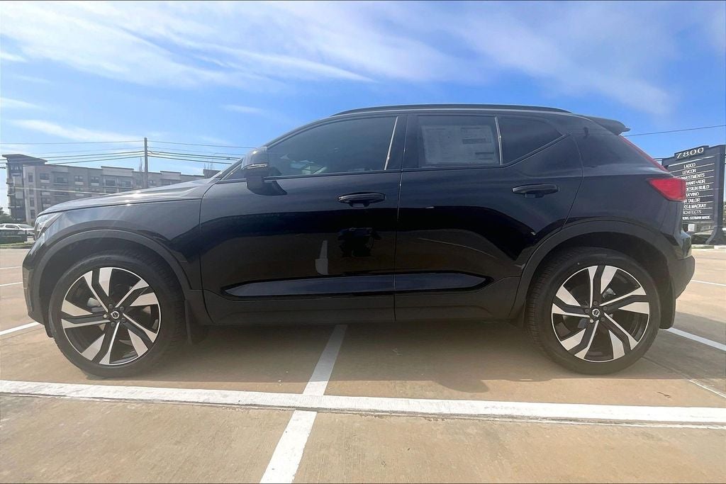 2026 Volvo XC40 B5 Ultra