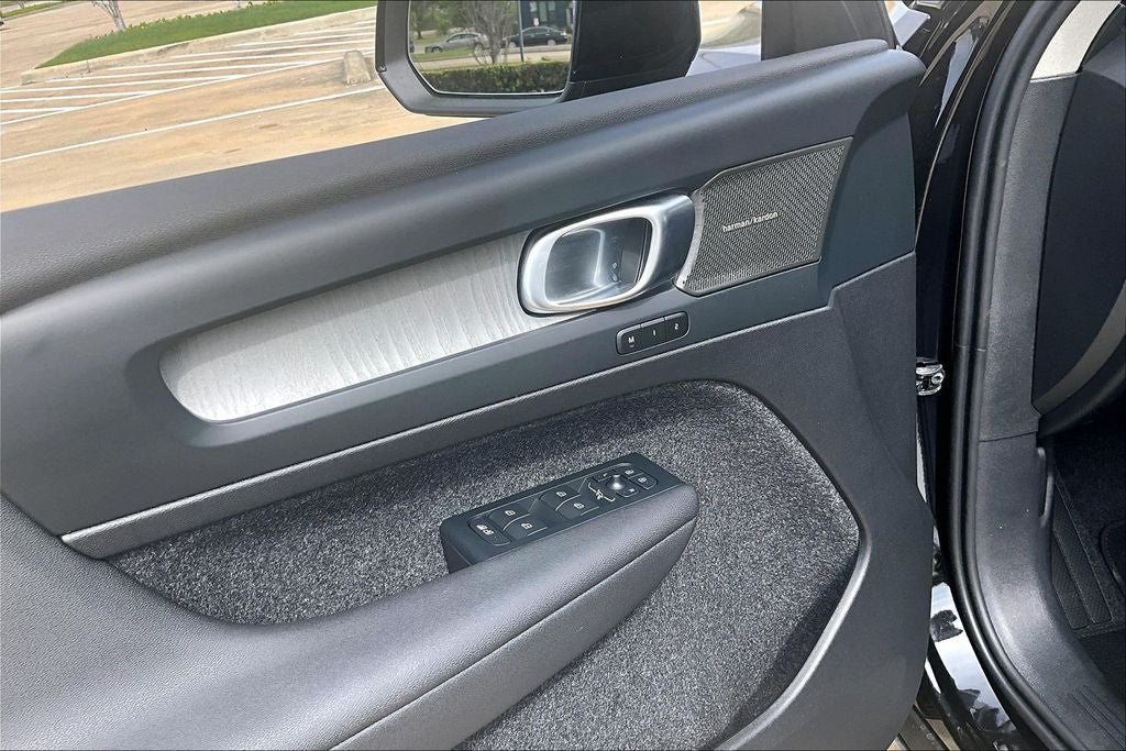 2026 Volvo XC40 B5 Ultra