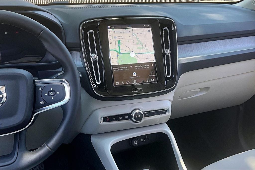 2026 Volvo XC40 B5 Ultra