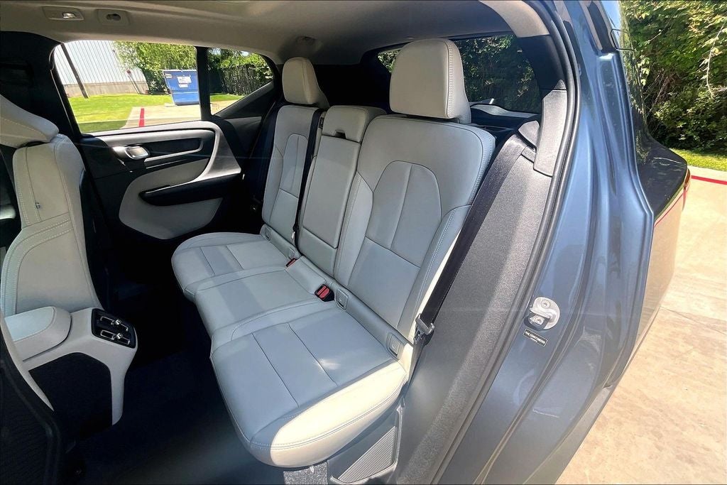 2026 Volvo XC40 B5 Ultra