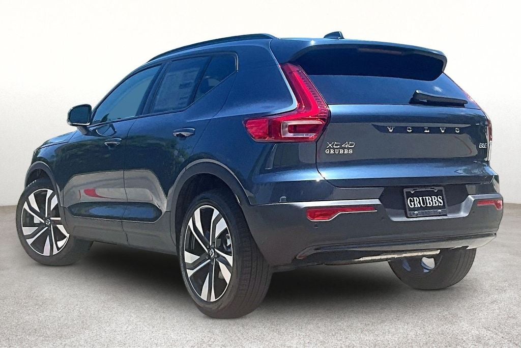 2026 Volvo XC40 B5 Ultra