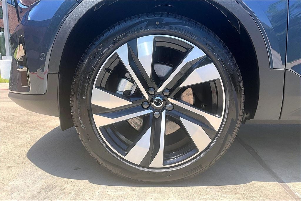 2026 Volvo XC40 B5 Ultra