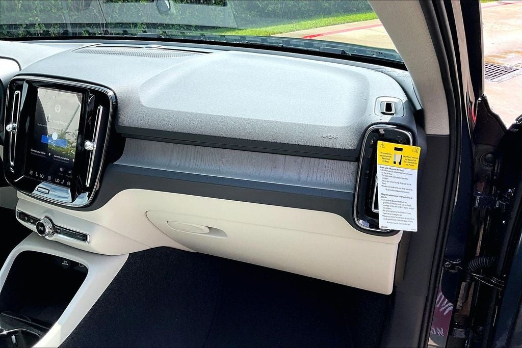 2026 Volvo XC40 B5 Ultra