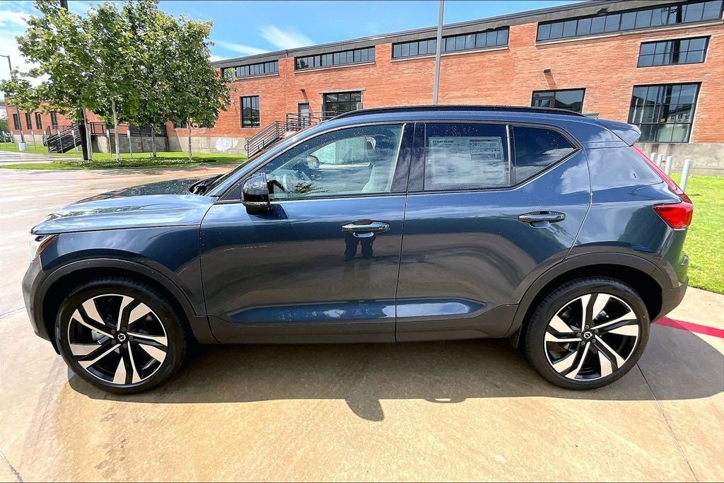 2026 Volvo XC40 B5 Ultra