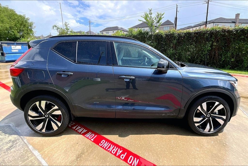 2026 Volvo XC40 B5 Ultra