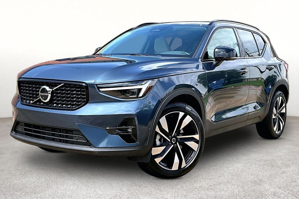 2026 Volvo XC40 B5 Ultra
