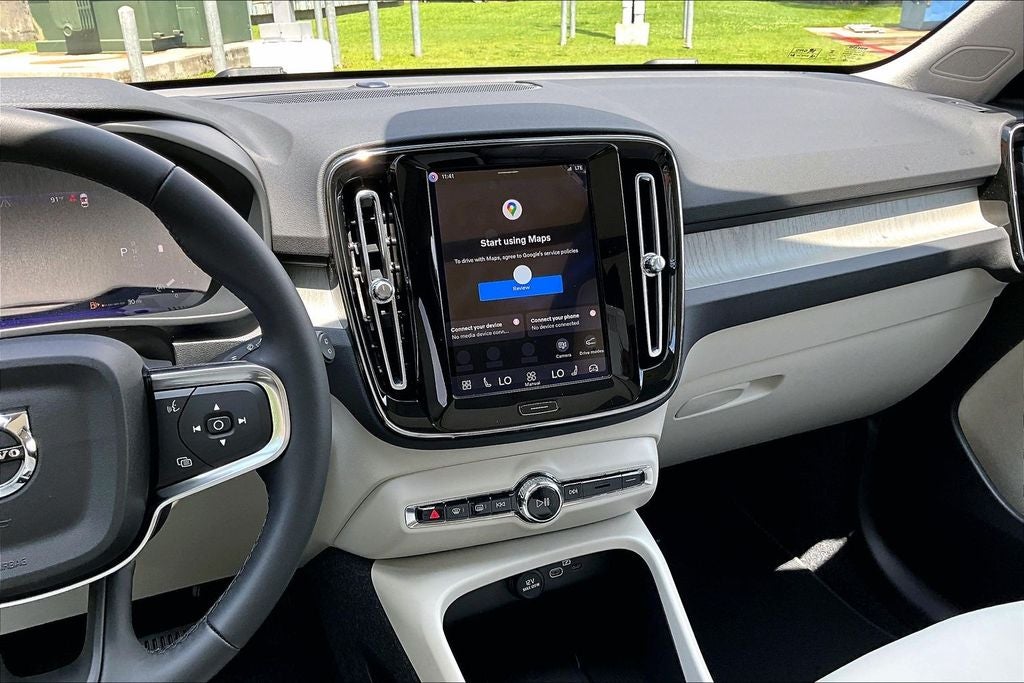 2026 Volvo XC40 B5 Ultra