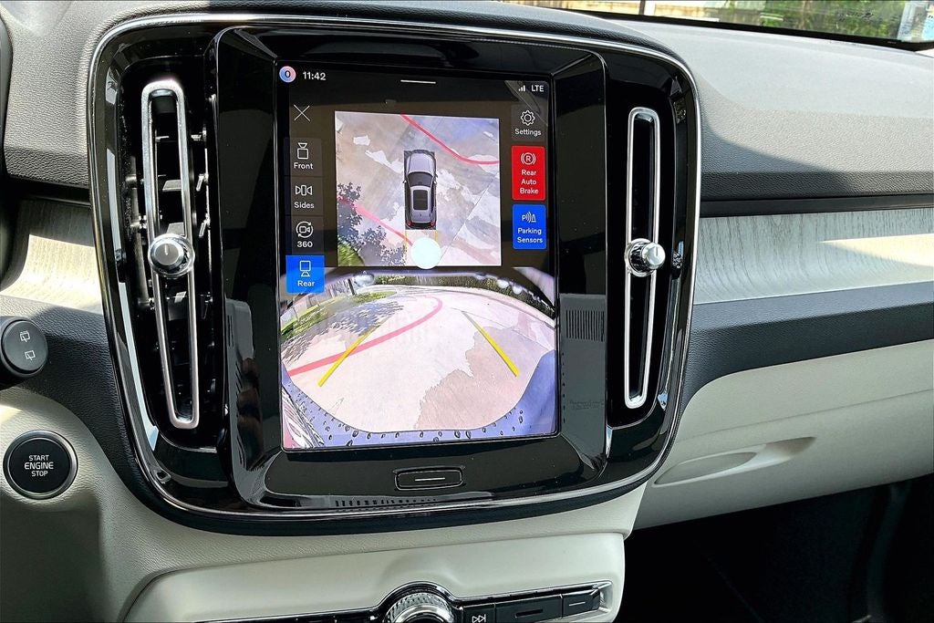 2026 Volvo XC40 B5 Ultra