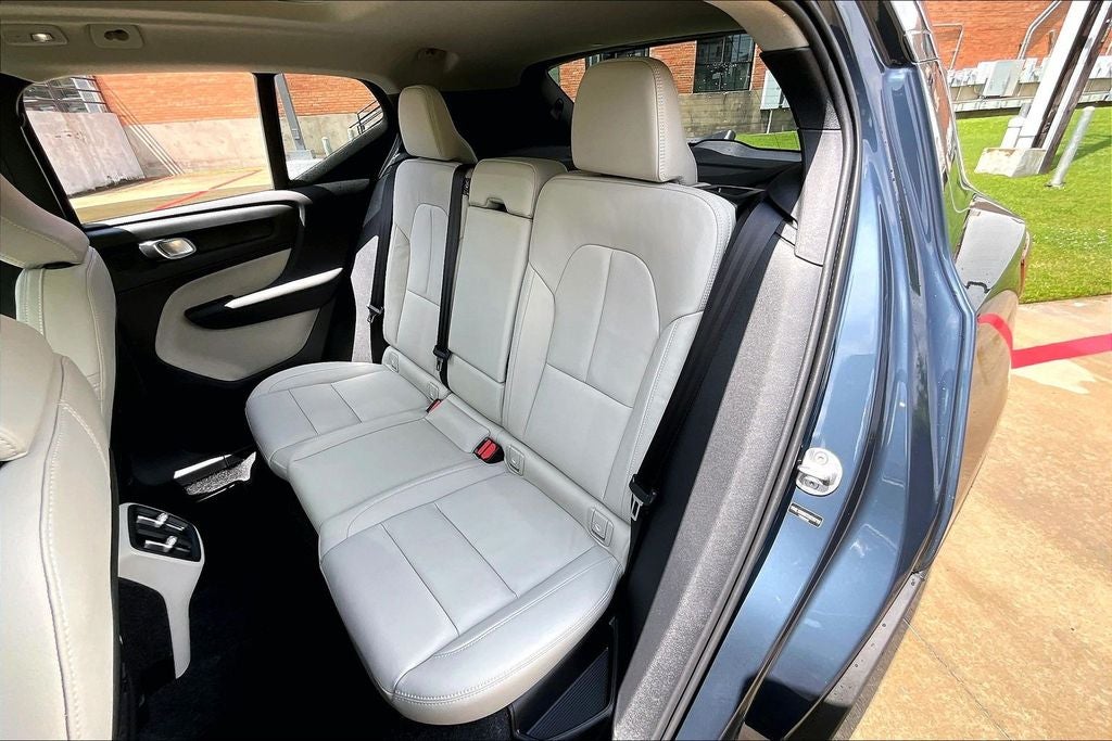 2026 Volvo XC40 B5 Ultra