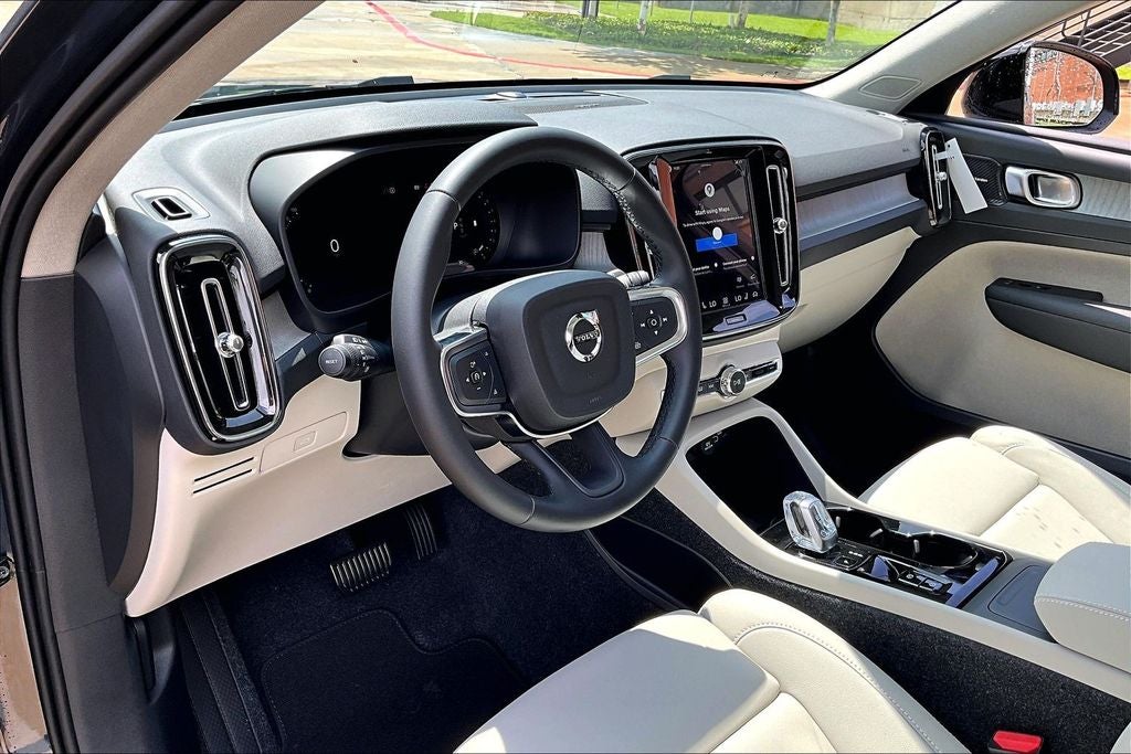2026 Volvo XC40 B5 Ultra