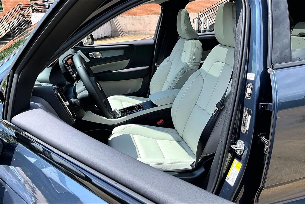 2026 Volvo XC40 B5 Ultra