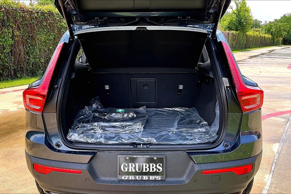 2026 Volvo XC40 B5 Ultra
