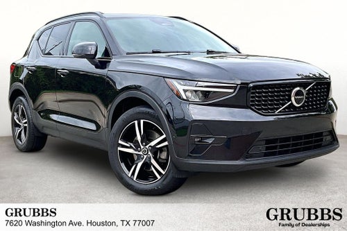2023 Volvo XC40 B5 Plus Dark Theme