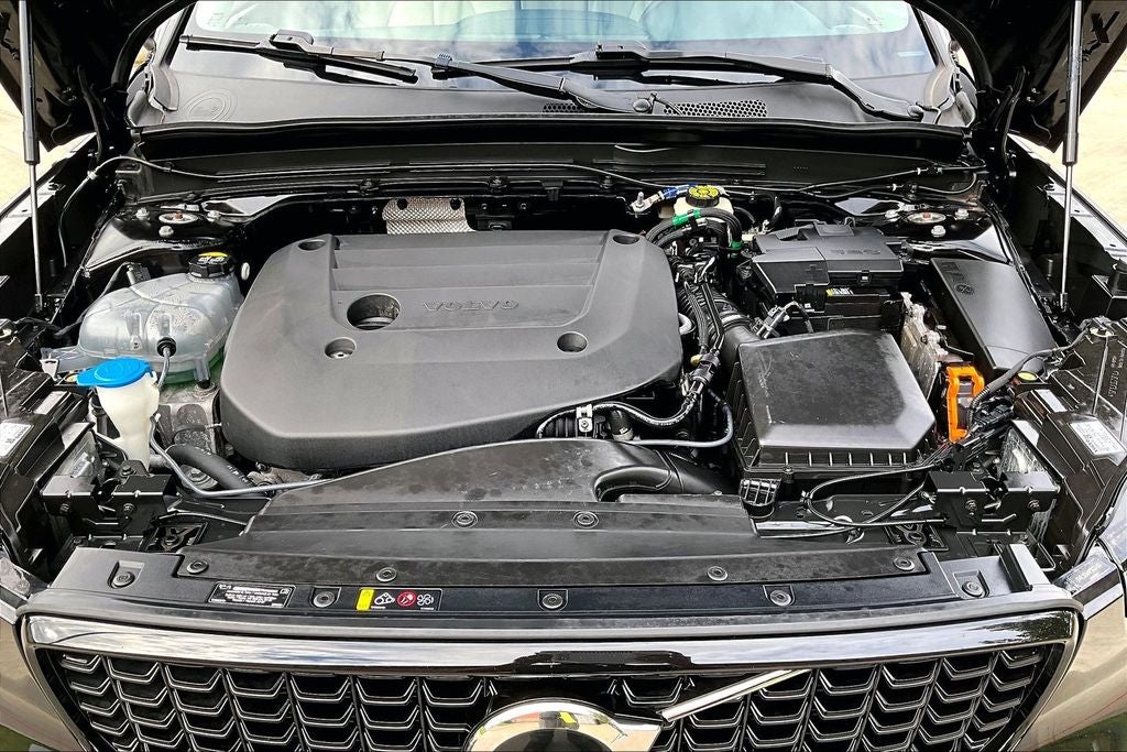 2023 Volvo XC40 B5 Plus Dark Theme