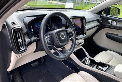 2023 Volvo XC40 B5 Plus Dark Theme