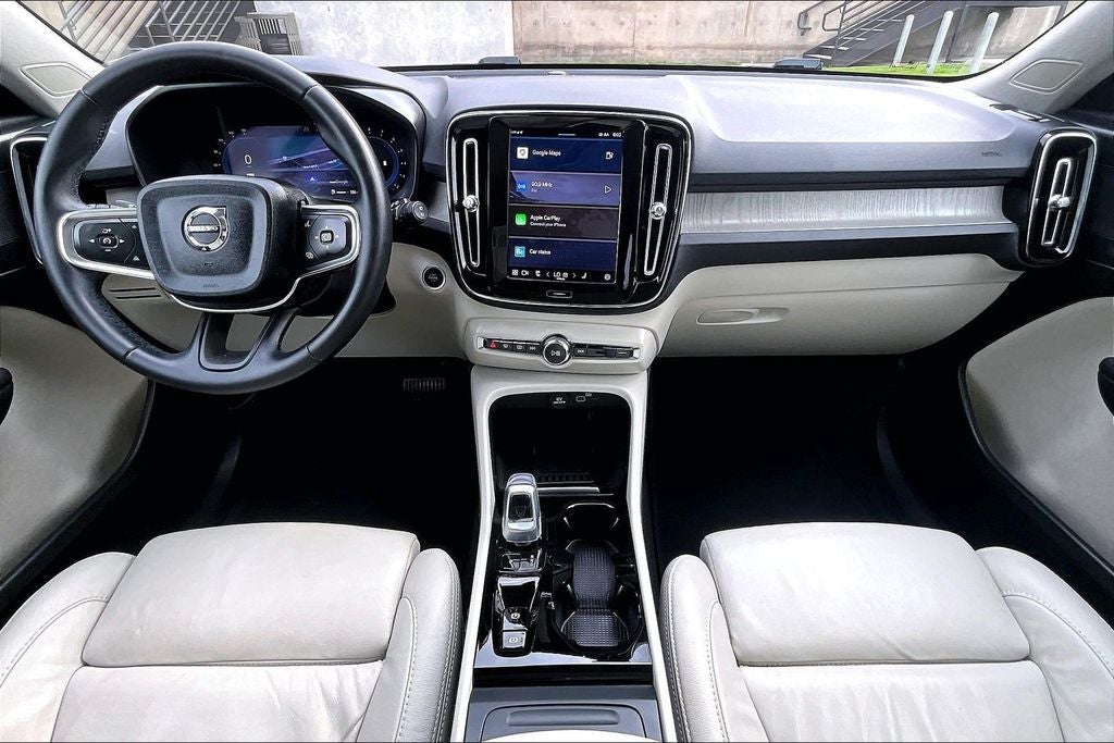 2023 Volvo XC40 B5 Plus Dark Theme
