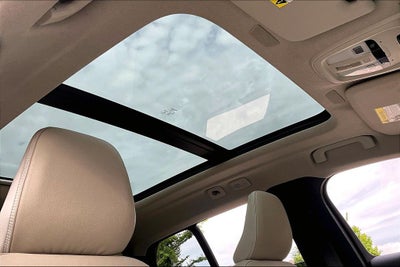2023 Volvo XC40 B5 Plus Dark Theme