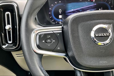 2023 Volvo XC40 B5 Plus Dark Theme