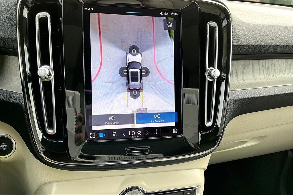 2023 Volvo XC40 B5 Plus Dark Theme