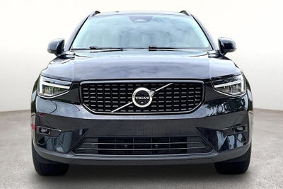 2023 Volvo XC40 B5 Plus Dark Theme