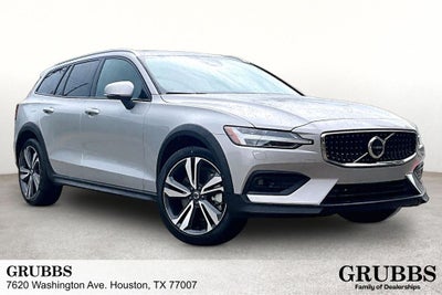 2025 Volvo V60 Cross Country B5 Plus