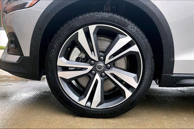 2025 Volvo V60 Cross Country B5 Plus