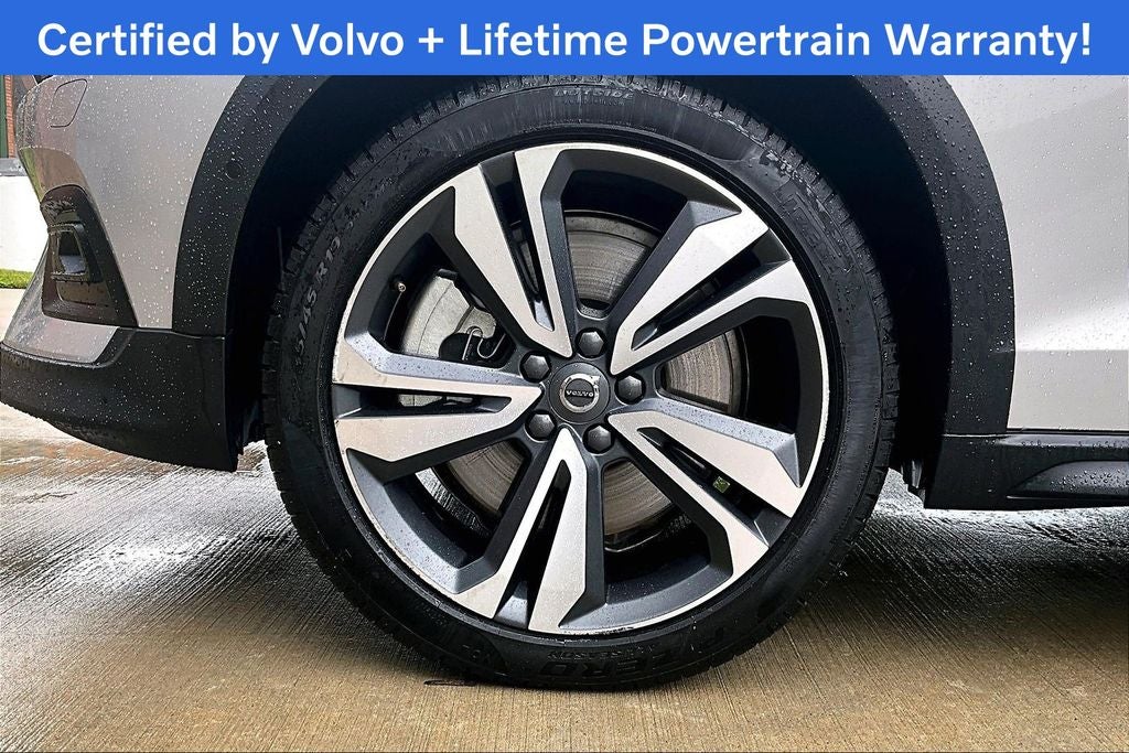 2025 Volvo V60 Cross Country B5 Plus
