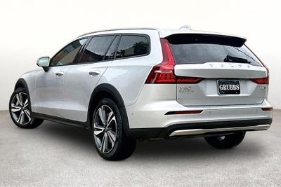 2025 Volvo V60 Cross Country B5 Plus
