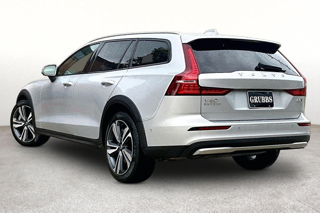 2025 Volvo V60 Cross Country B5 Plus