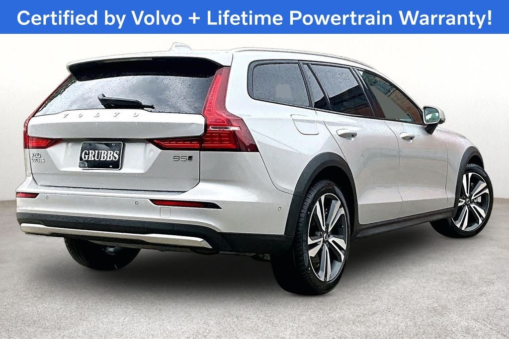 2025 Volvo V60 Cross Country B5 Plus