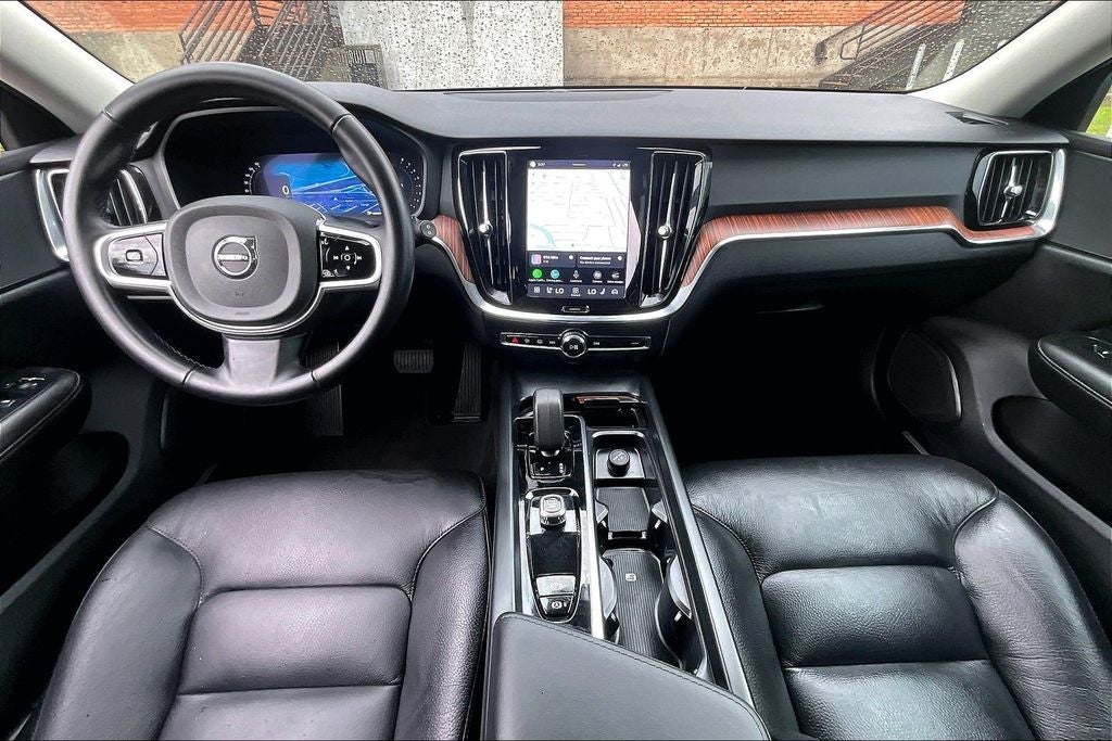 2025 Volvo V60 Cross Country B5 Plus