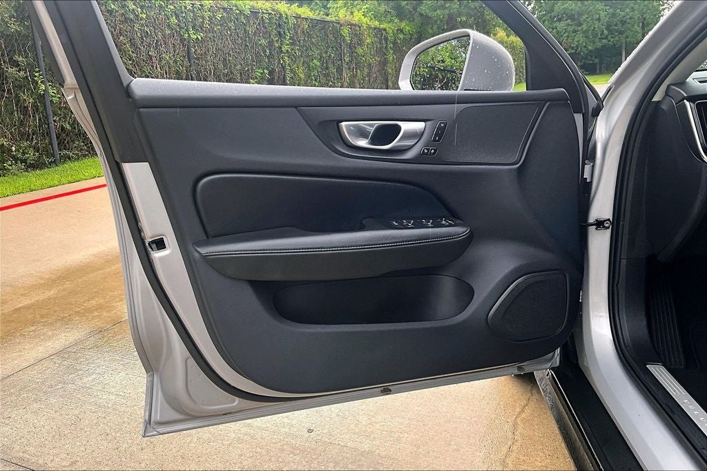2025 Volvo V60 Cross Country B5 Plus