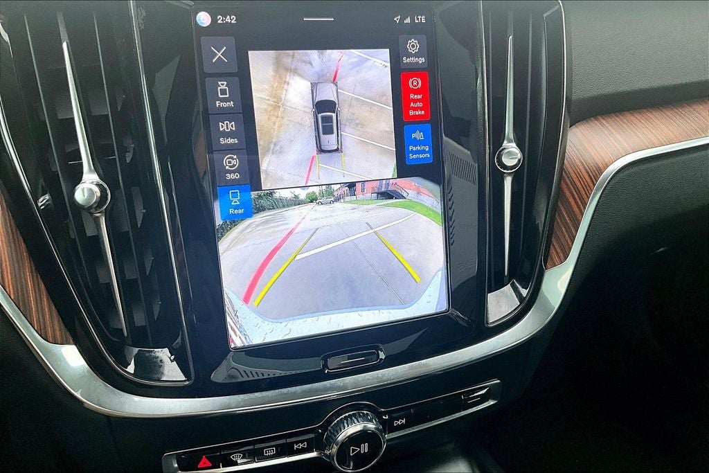 2025 Volvo V60 Cross Country B5 Plus