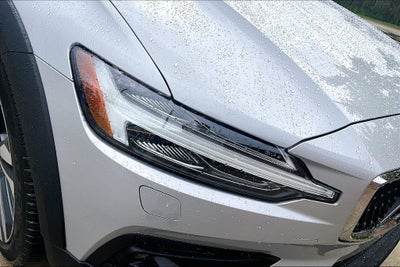 2025 Volvo V60 Cross Country B5 Plus