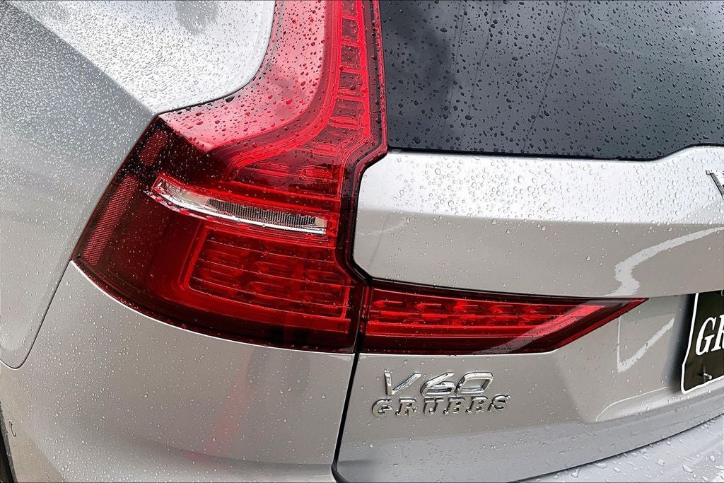 2025 Volvo V60 Cross Country B5 Plus