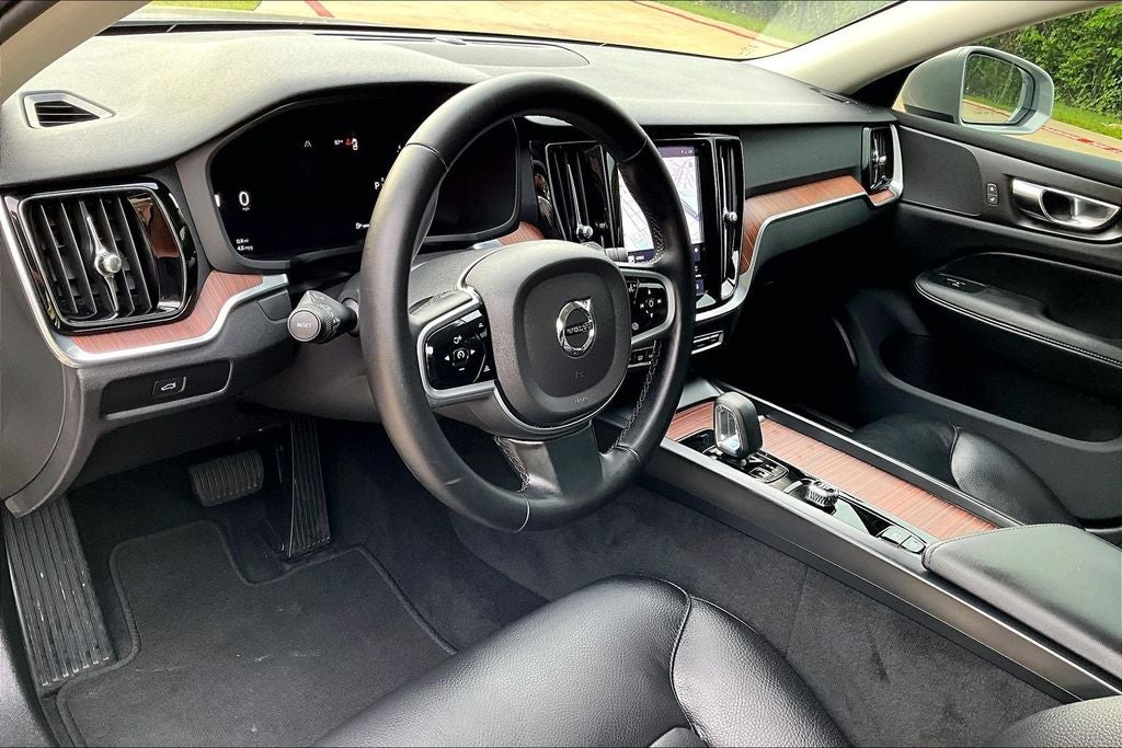 2025 Volvo V60 Cross Country B5 Plus