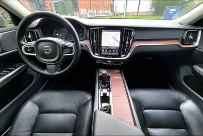 2025 Volvo V60 Cross Country B5 Plus