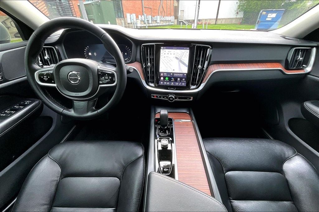 2025 Volvo V60 Cross Country B5 Plus