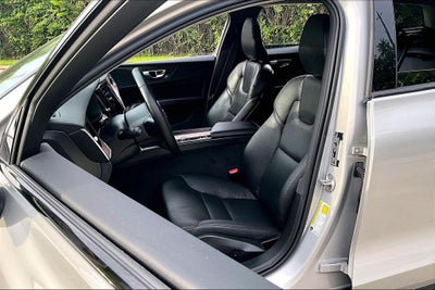2025 Volvo V60 Cross Country B5 Plus