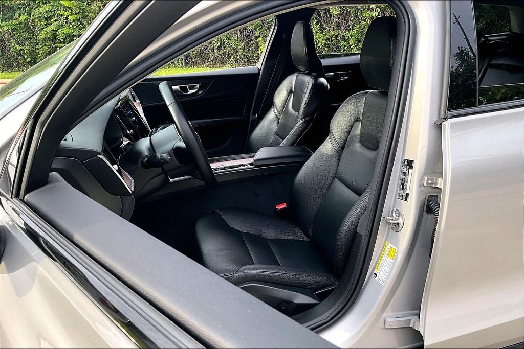 2025 Volvo V60 Cross Country B5 Plus