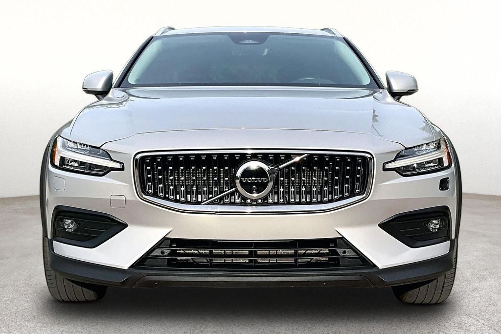 2025 Volvo V60 Cross Country B5 Plus